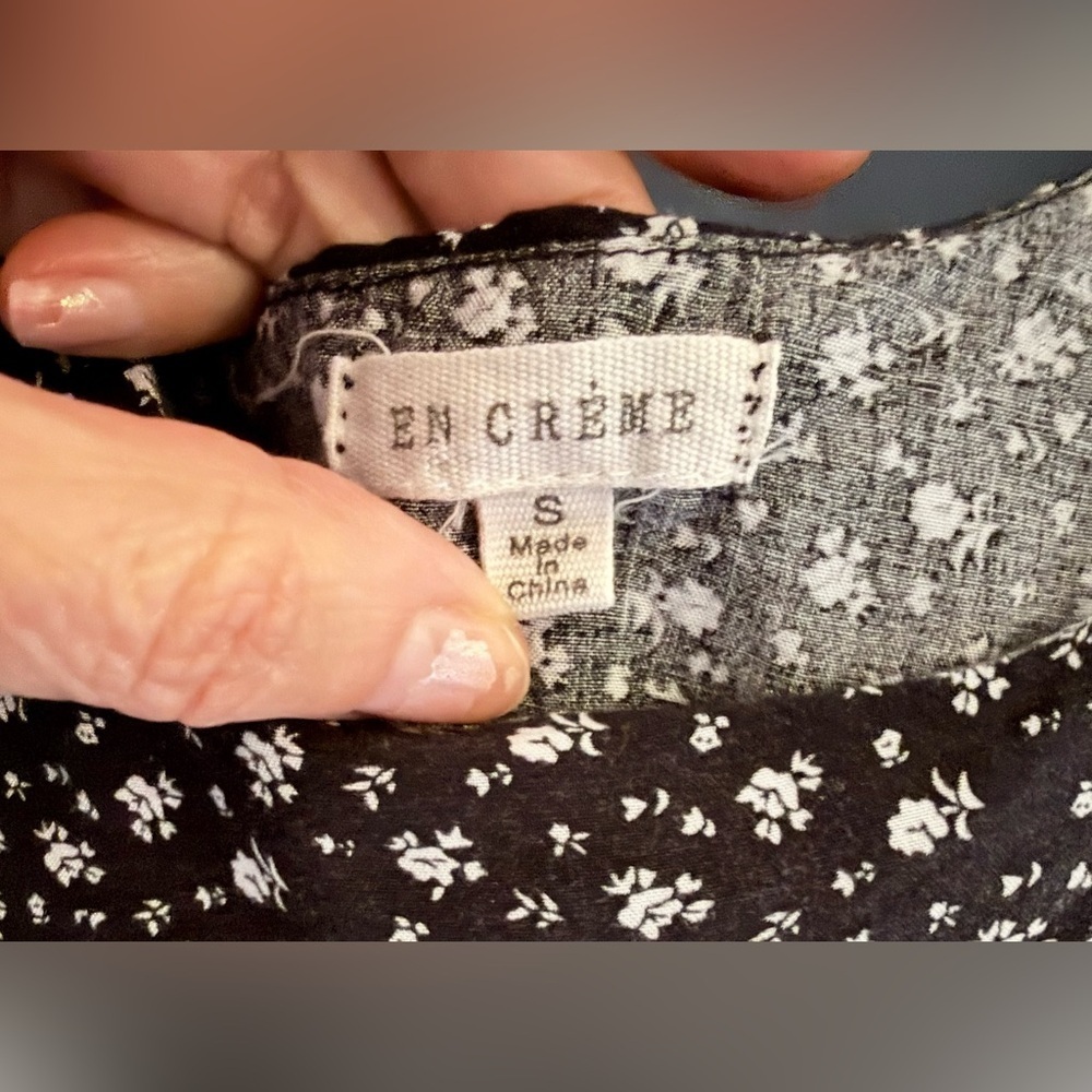 En Crème Navy Floral Two-Tier Ruffle Top - size small - Picture 4 of 4